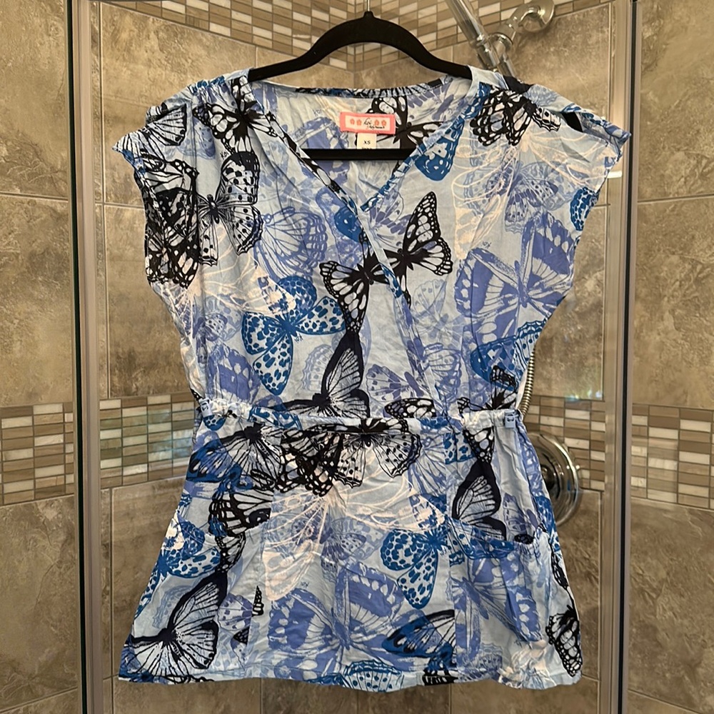 Koi nursing scrub top -size XS